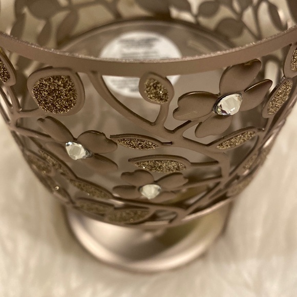 “DOGWOOD PEDESTAL” 3-Wick Candle Holder w/ sparkling look, Bath & Body Works NWT - Picture 3 of 8